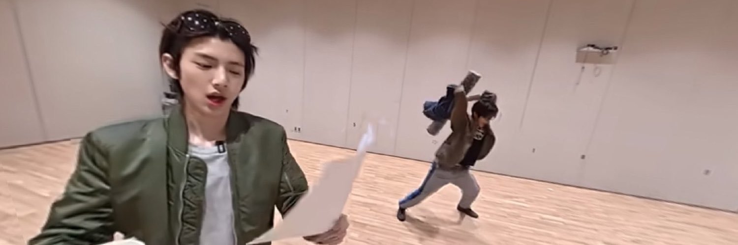 G banner
