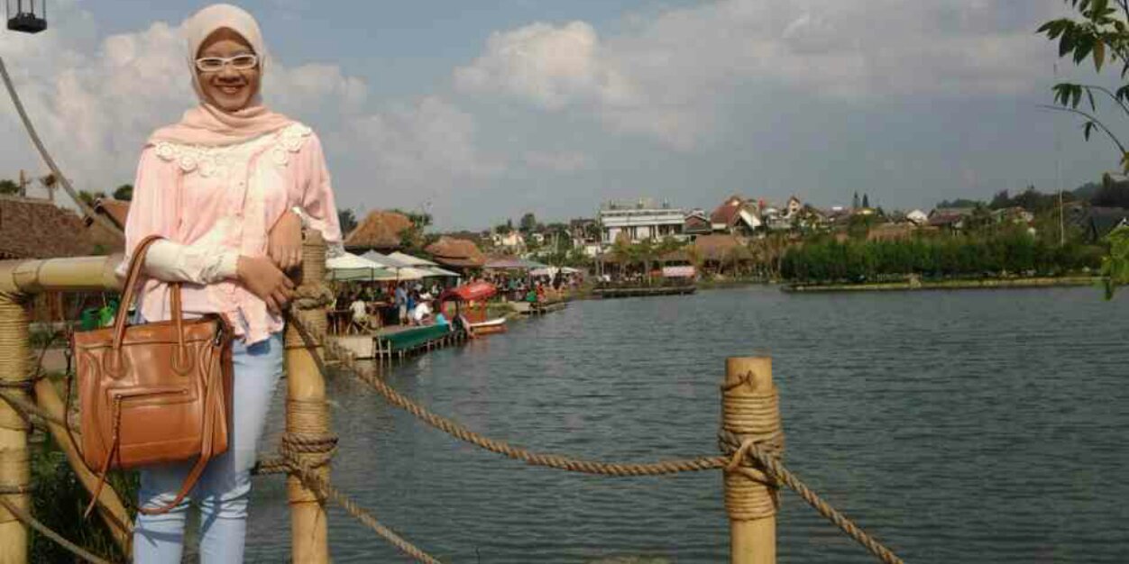thahusein's profile banner image