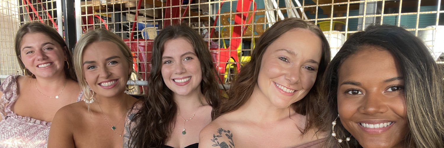 Chlo_iee's profile banner image