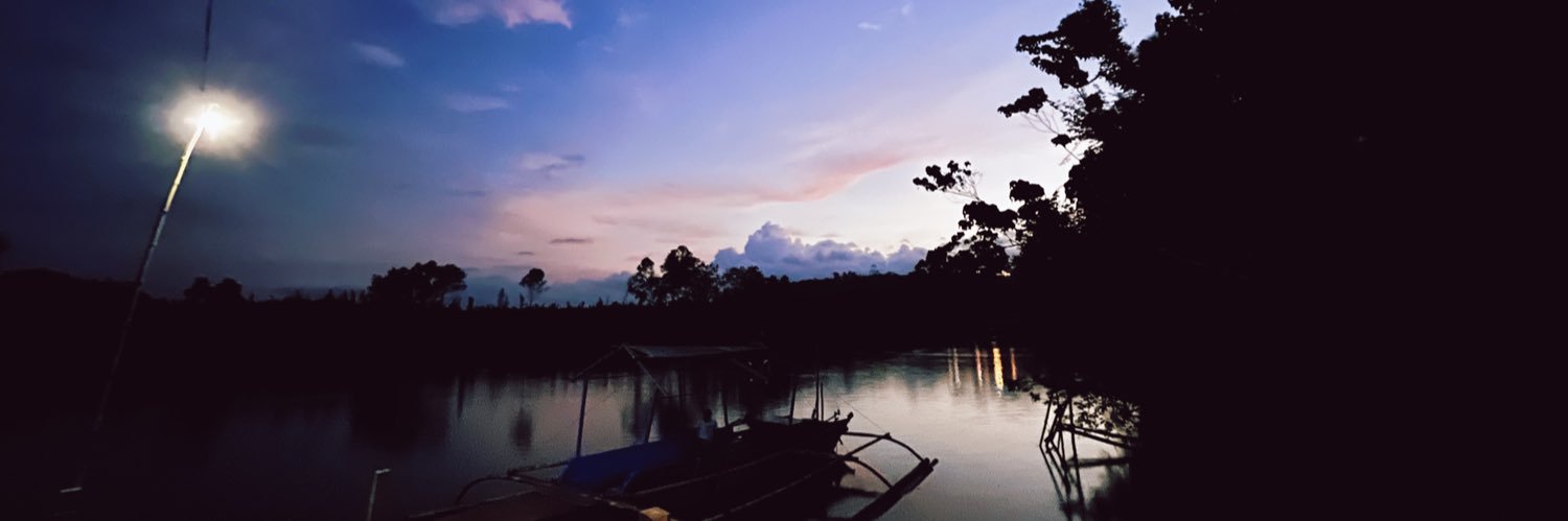 G banner