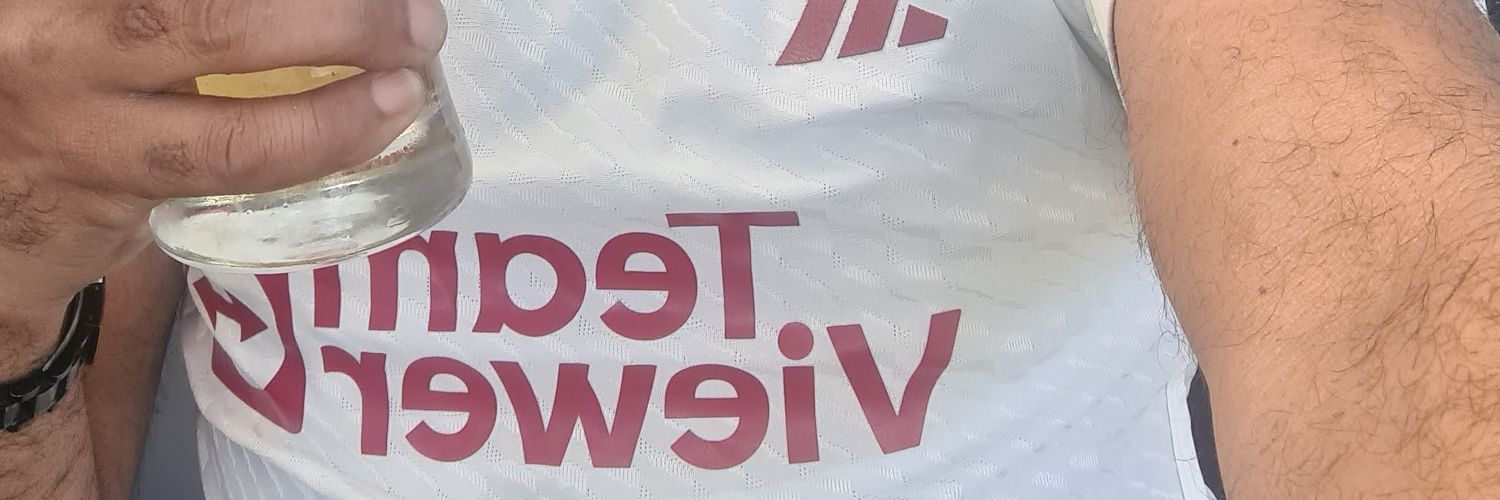 leezaam's profile banner image