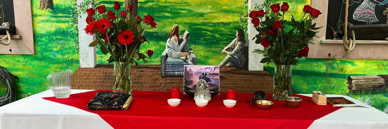 Laura Lozano* banner