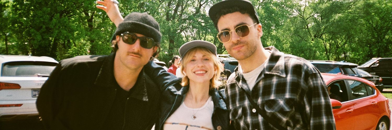 Miss Paramour💛 banner