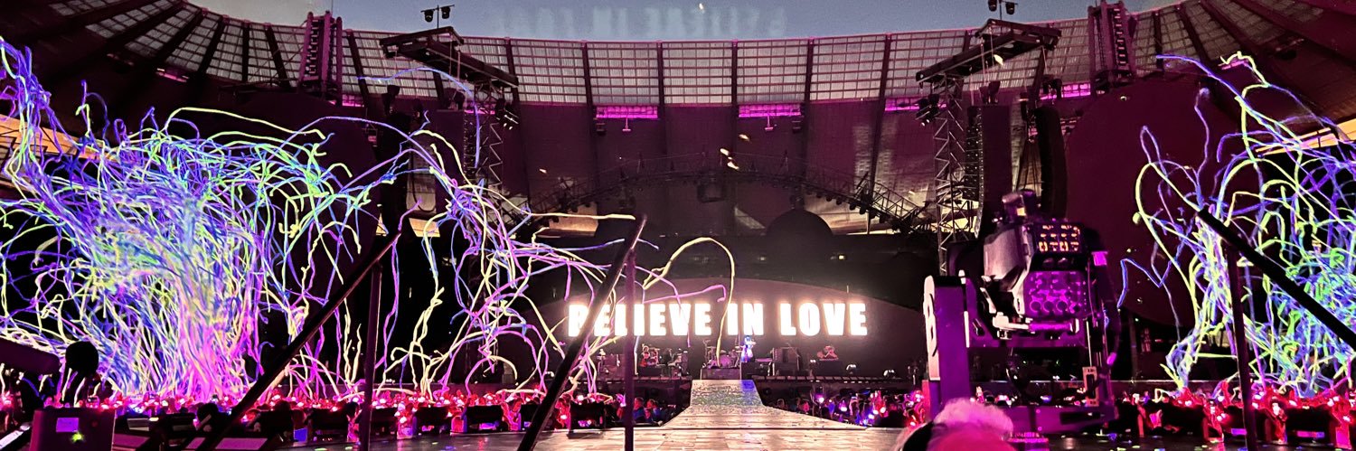 Sara🌈🌙 banner