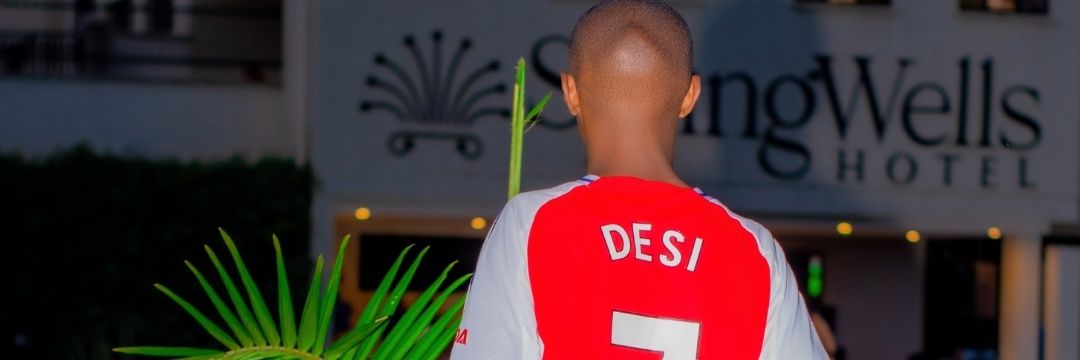 des_tosh's profile banner image