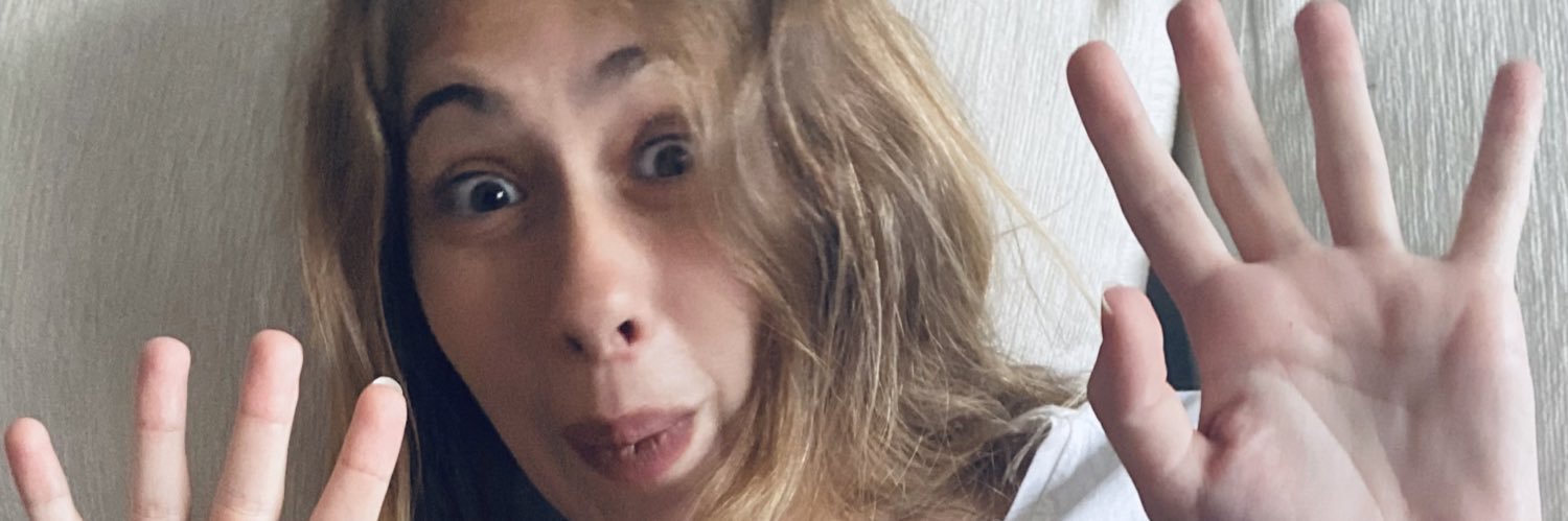 angelaolloqui's profile banner image
