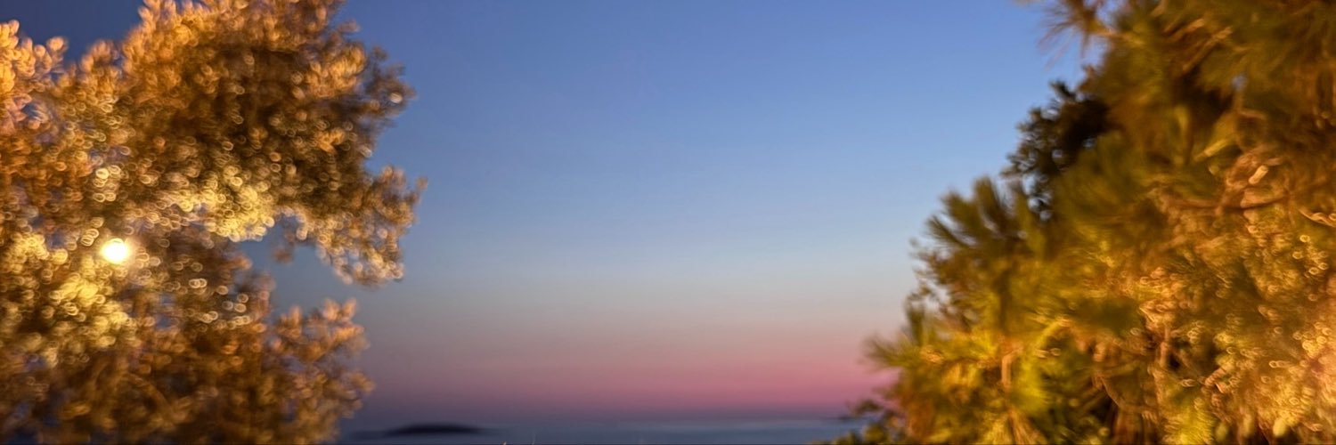 eycbiyu's profile banner image