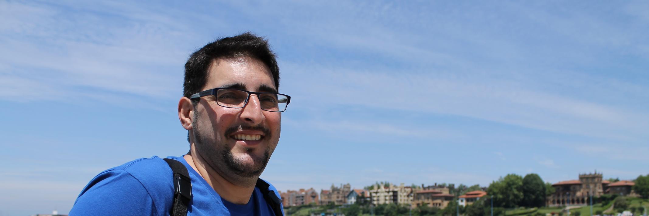 Luis Pérez banner