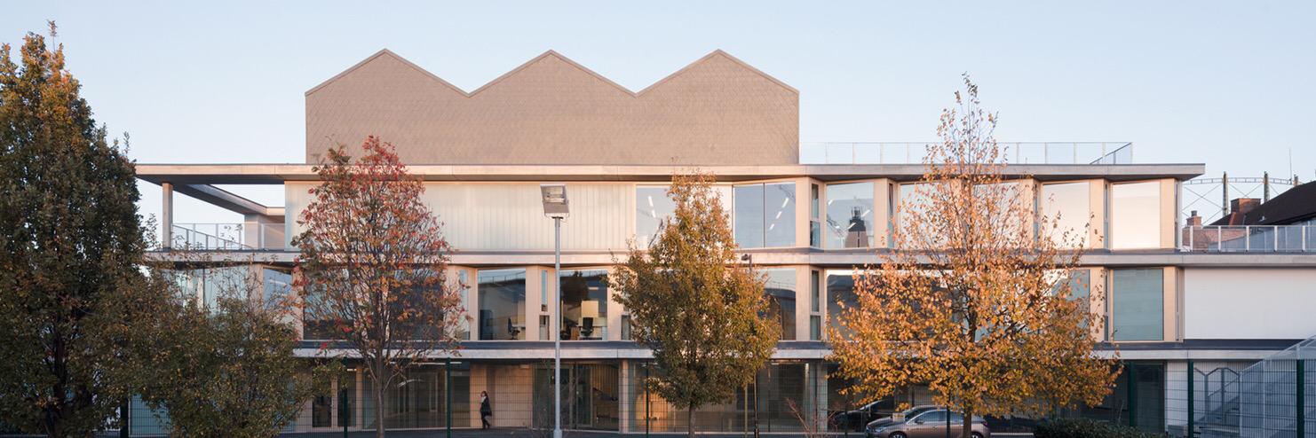 00 [zero zero] banner