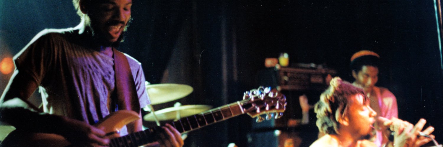 Howie banner