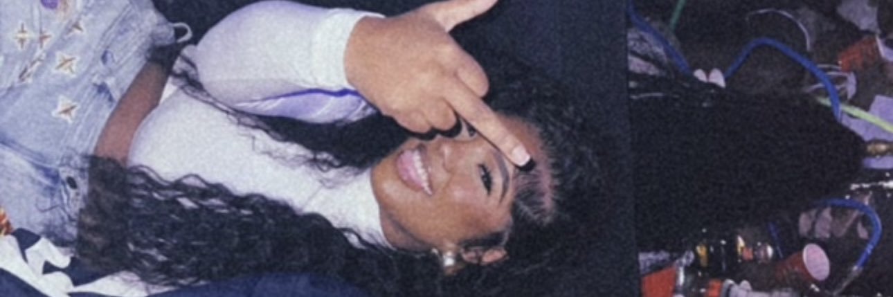 Moná🦋 banner