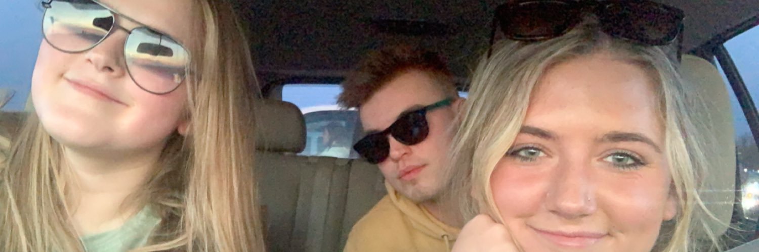 LivinnnLifeeee's profile banner image