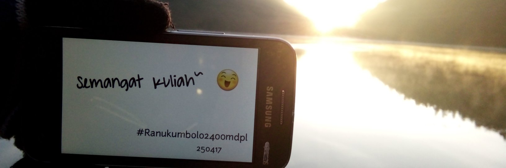 putriR__'s profile banner image