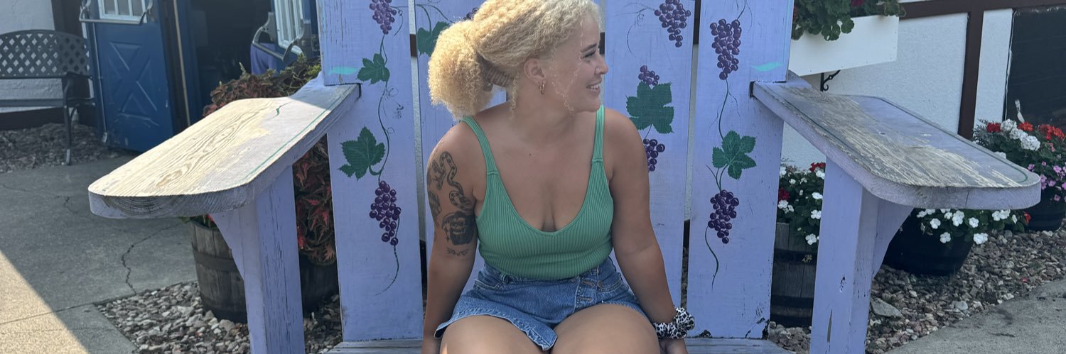 CAREHOLEE's profile banner image