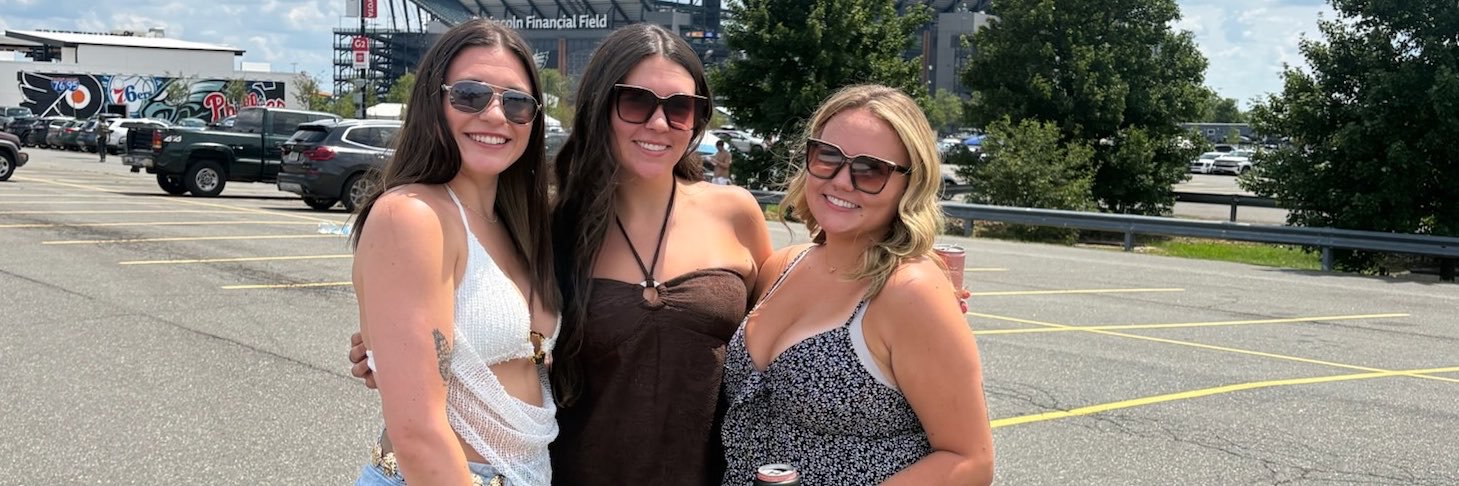 leahlong44's profile banner image
