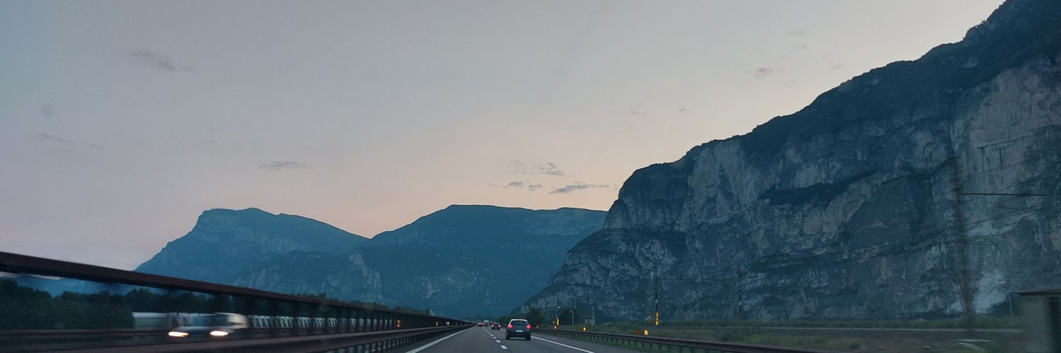 Kirsty Marsh-Hyde 💙💛 banner