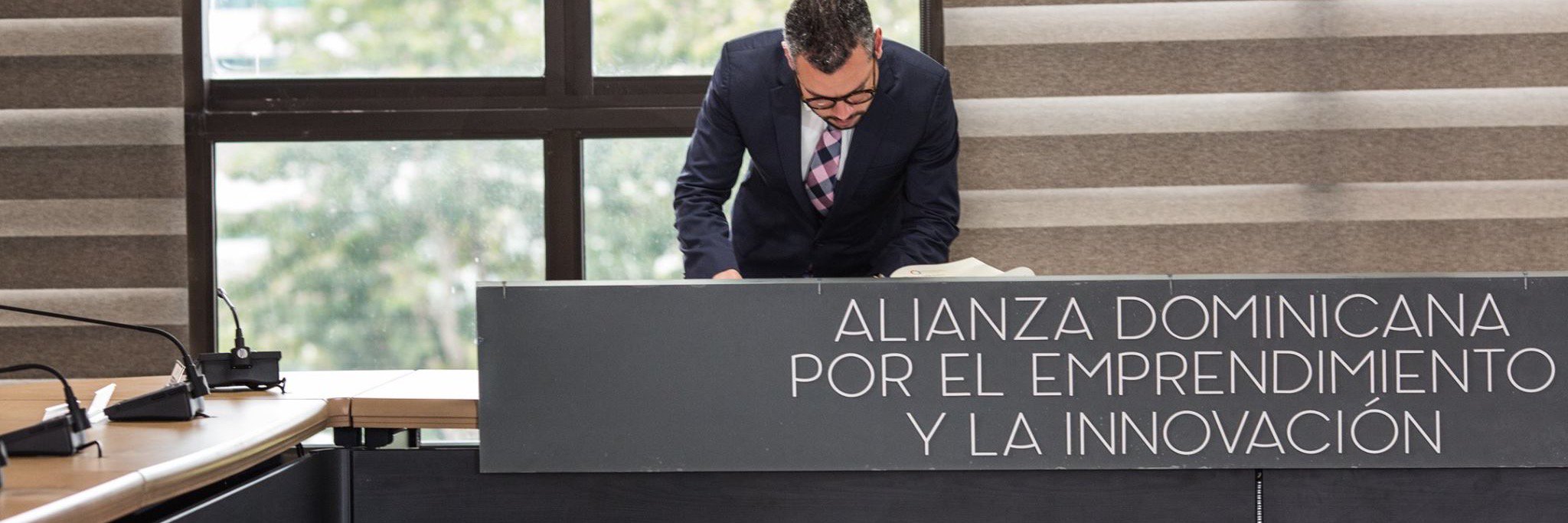 Yaqui Núñez banner