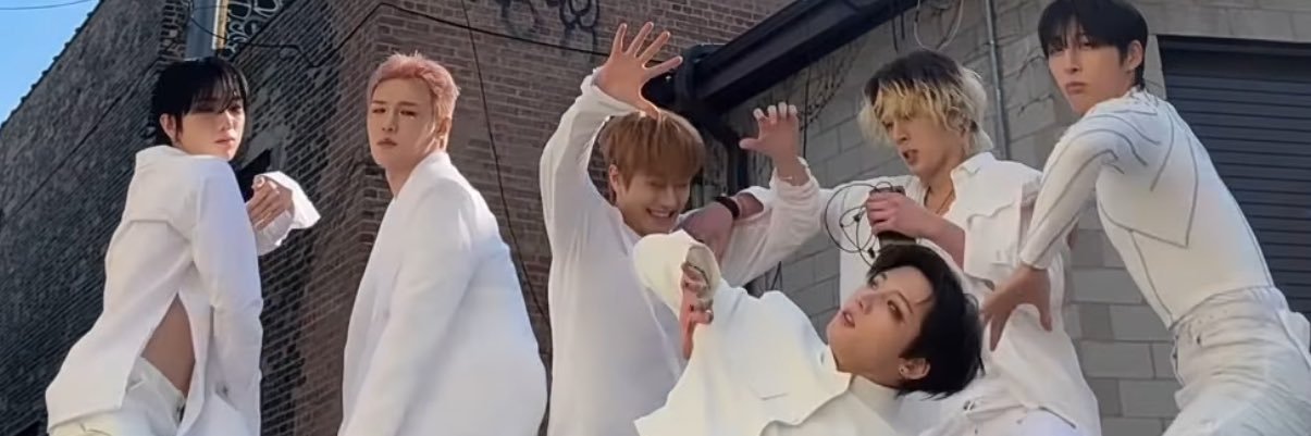 penelyo's profile banner image