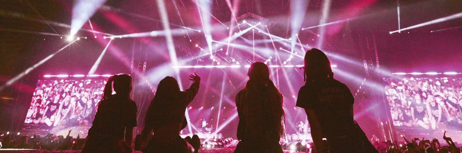 R4phie_'s profile banner image