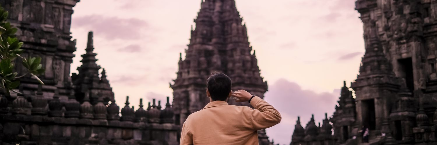 qincuw's profile banner image