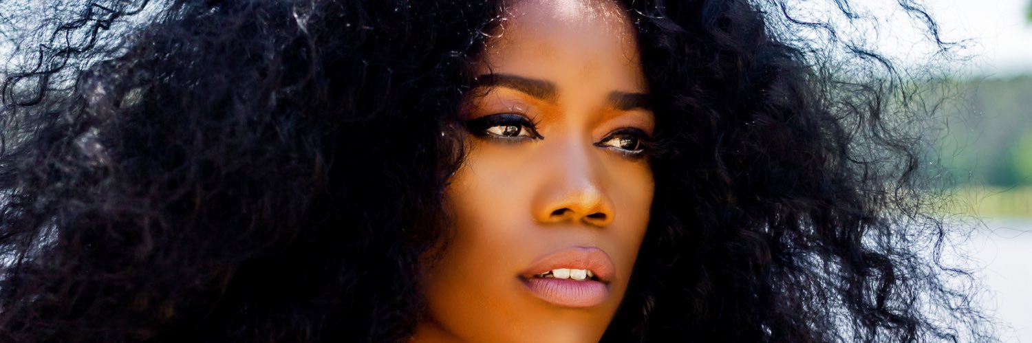 VinaMills's profile banner image