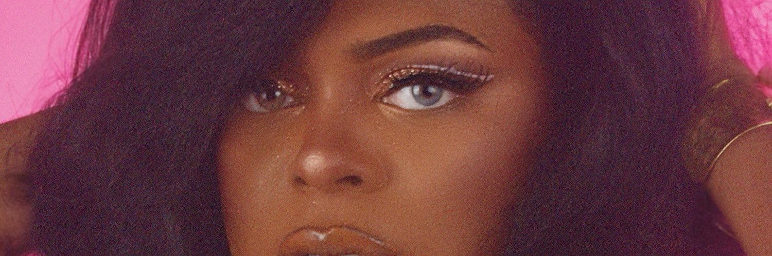Laliana 💋 banner