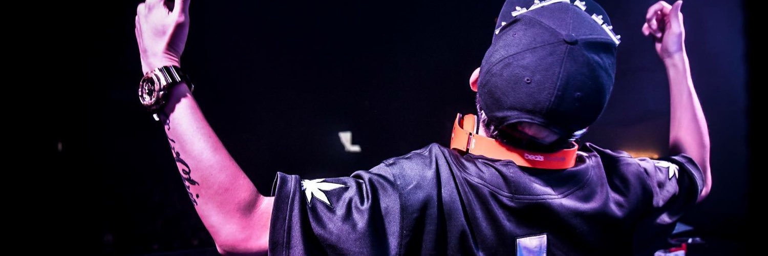 Chrizooi's profile banner image