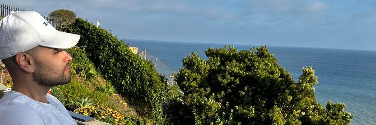 aleeamoli's profile banner image