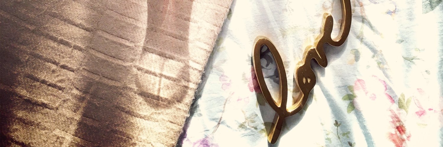 almzn's profile banner image
