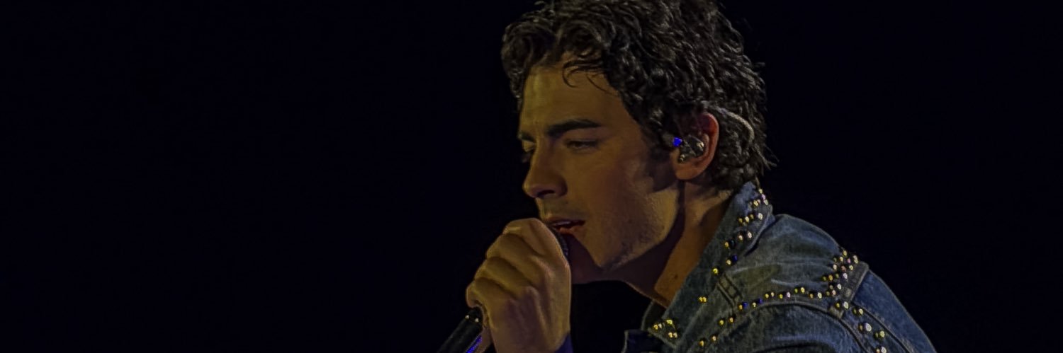 larifigueira's profile banner image