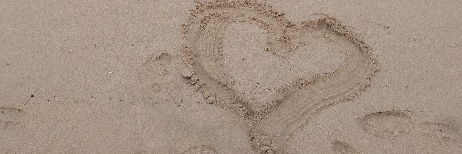 BerniceBee's profile banner image