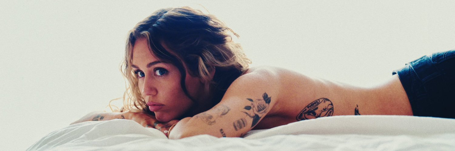 Coraleyy's profile banner image