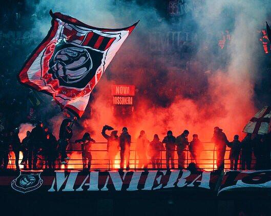 comodowales's profile banner image