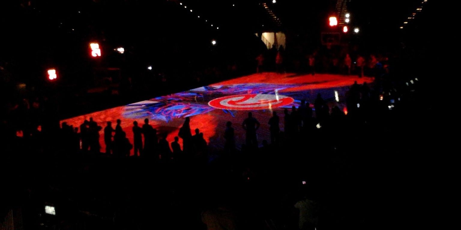 Mo- (W)NBA Carnation banner