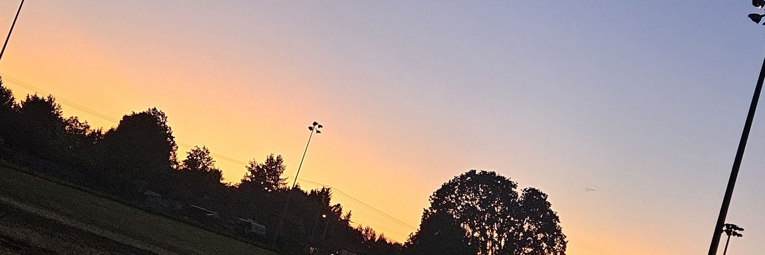 mMiless1's profile banner image