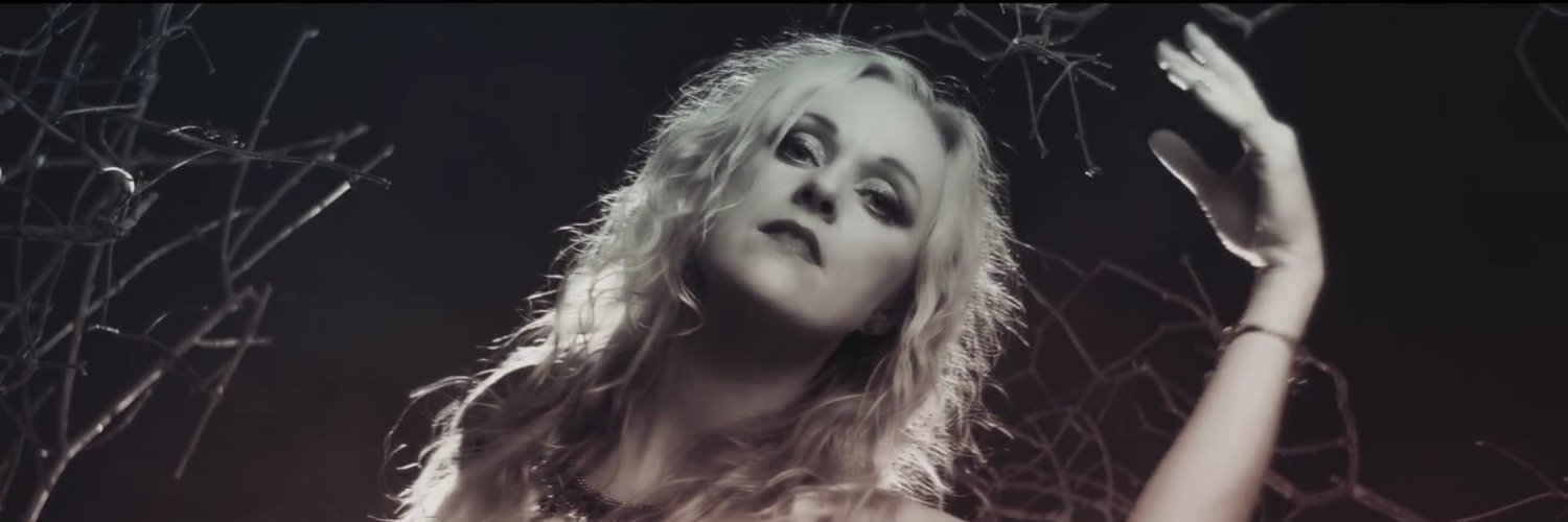 ES_Dinah's profile banner image