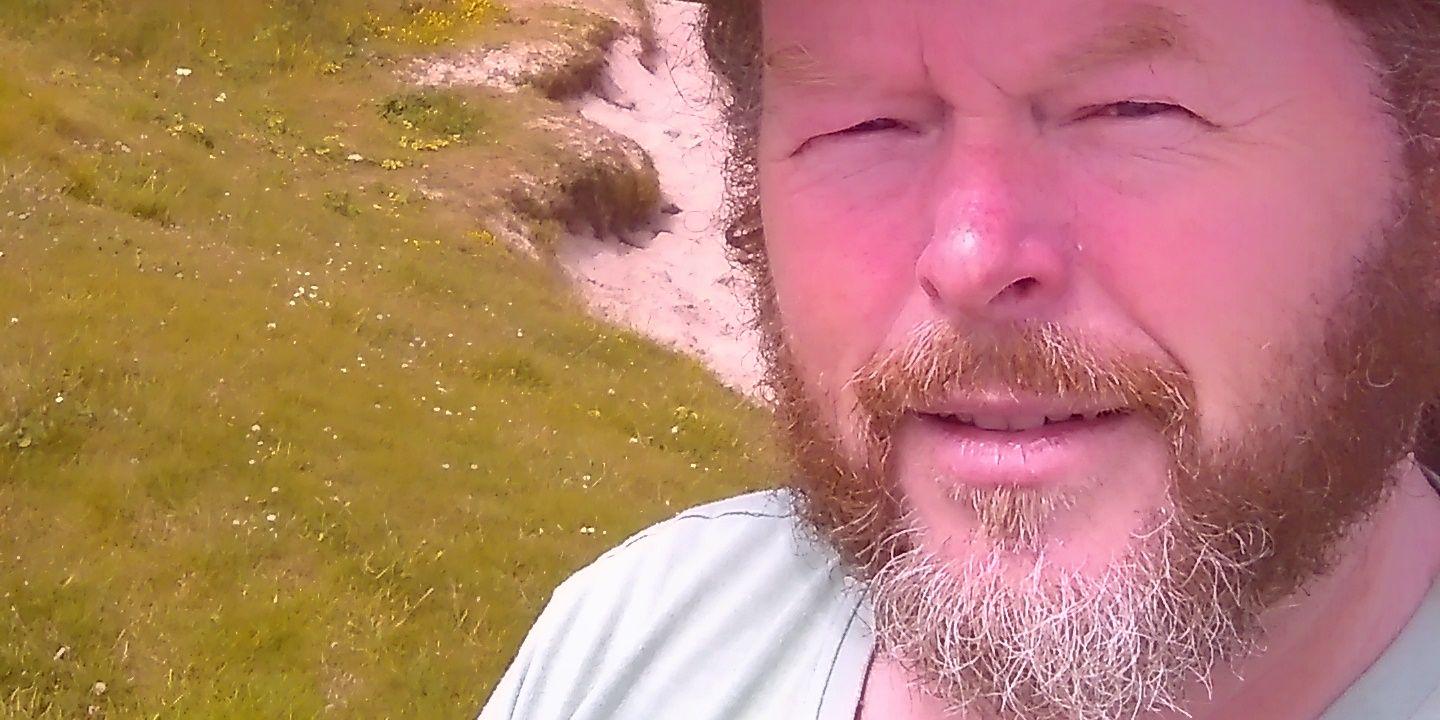 Apostle Des pilling banner