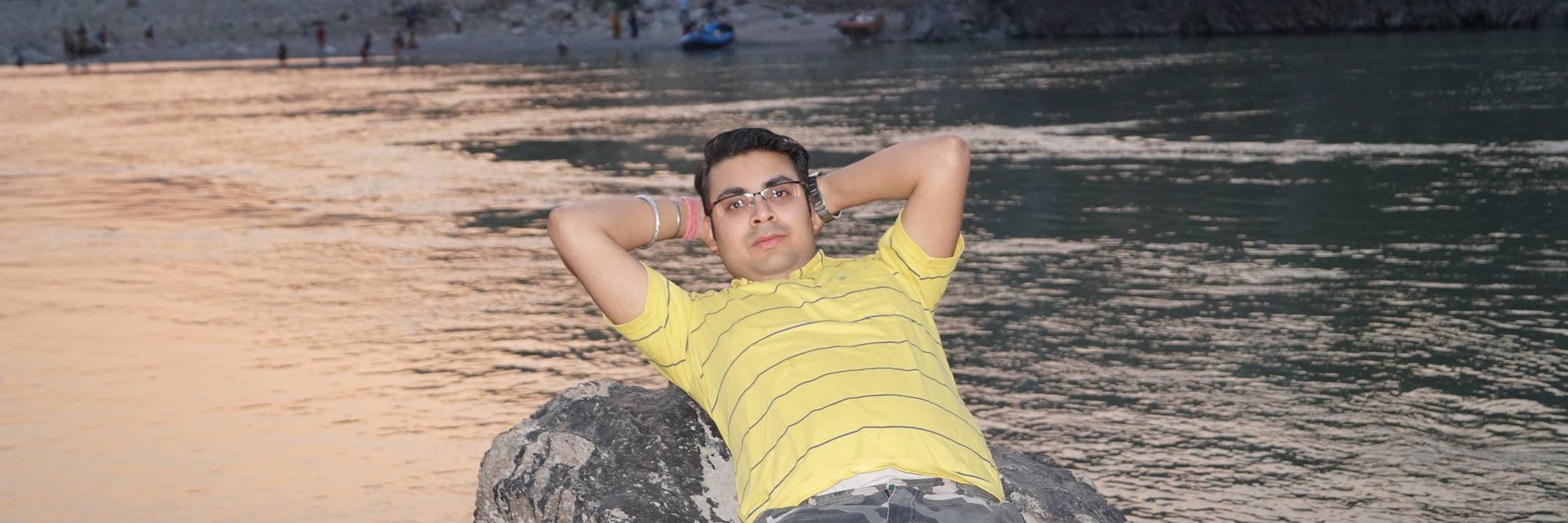 find4kapoor's profile banner image
