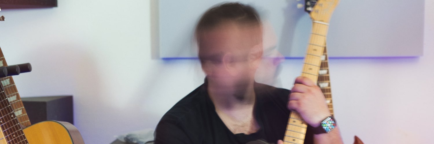 Guitara Maximo banner