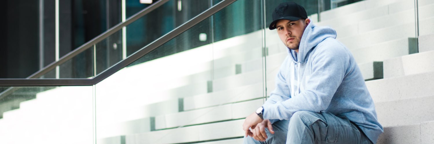 kzumfly's profile banner image