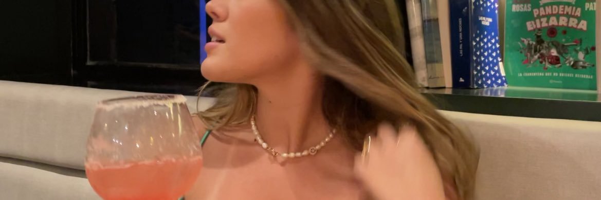 anaveelazco's profile banner image