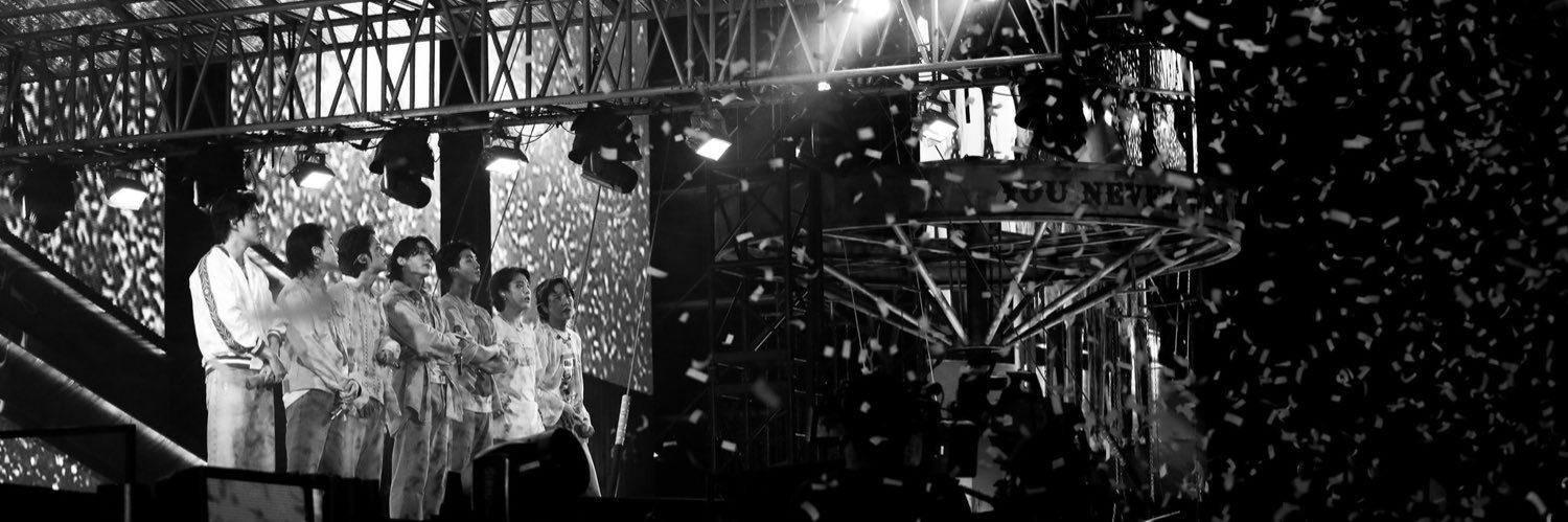 halle 🌙 banner
