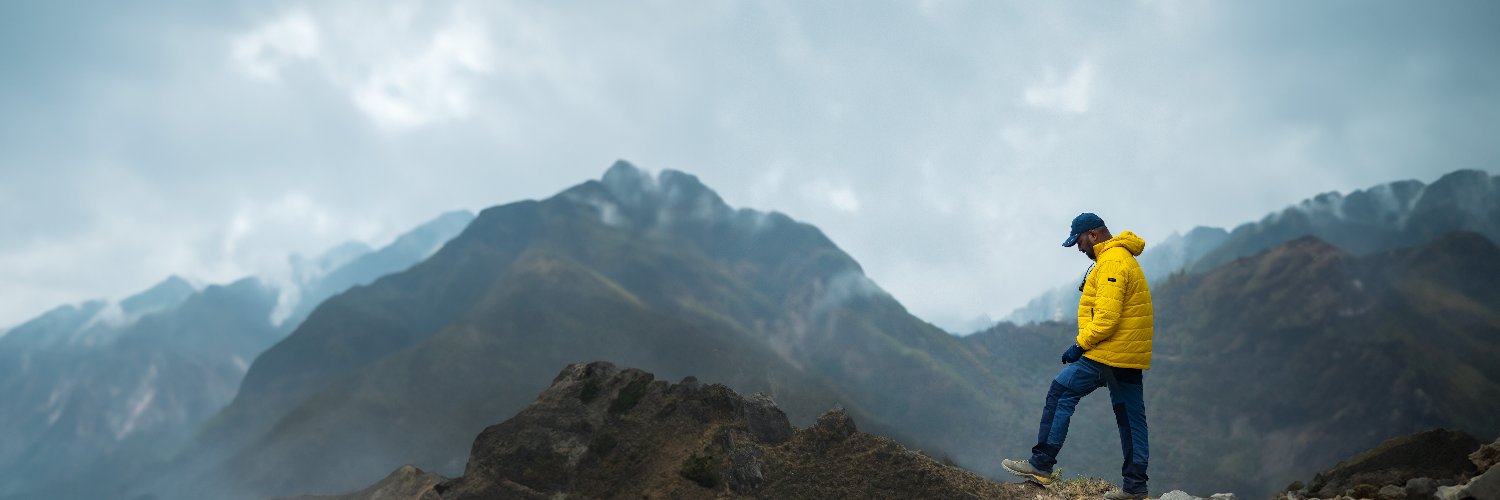 laveshsumant's profile banner image