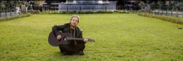 giannis vardis banner