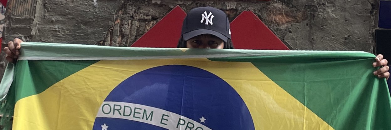 Q banner