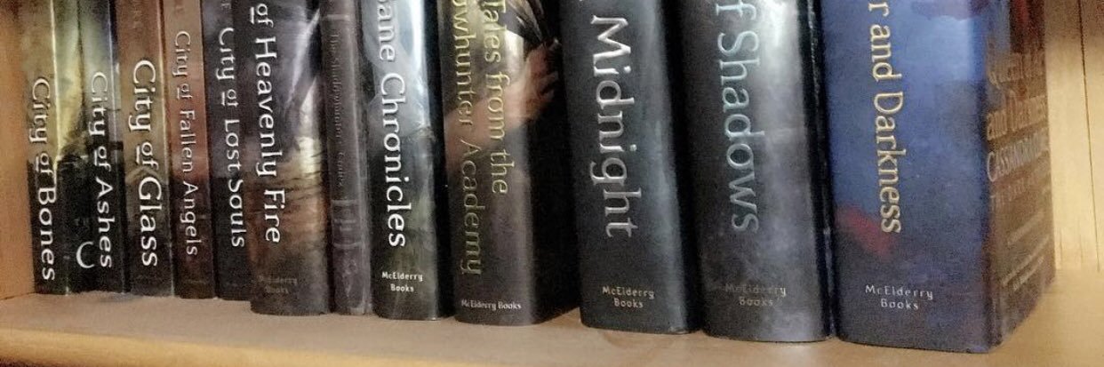 _GirlyBookworm's profile banner image