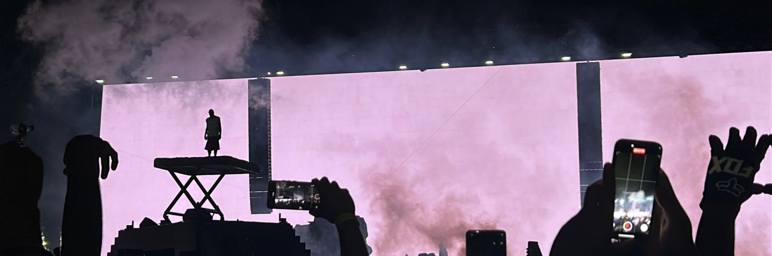 C_hrzz's profile banner image