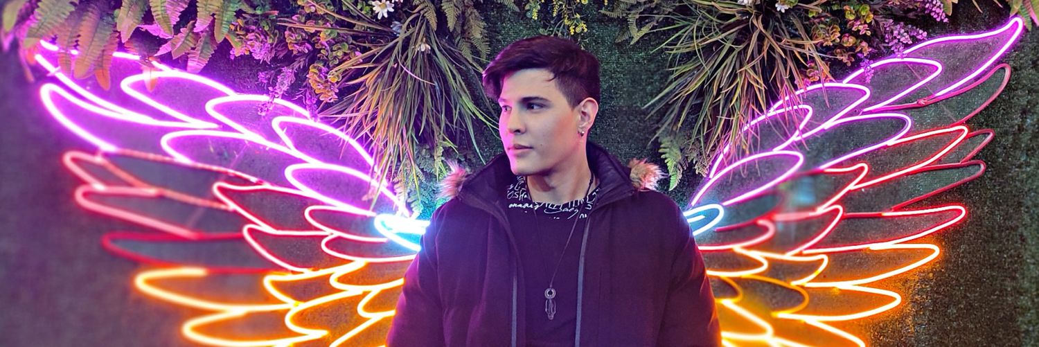 reymorett's profile banner image