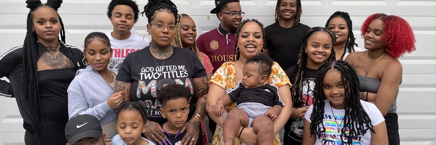 mommachelzz's profile banner image