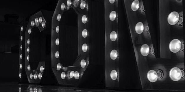 Mön Versalles banner